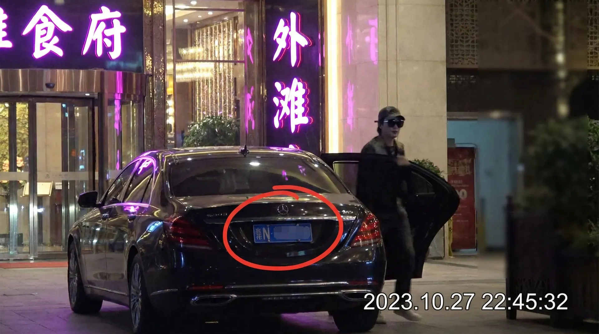 杏彩体育官网网址 - 豪车餐厅外偷拍